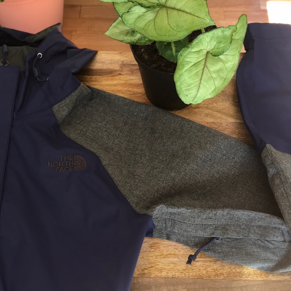 The North Face Dryvent Rain Jacket - Picture 2 of 5